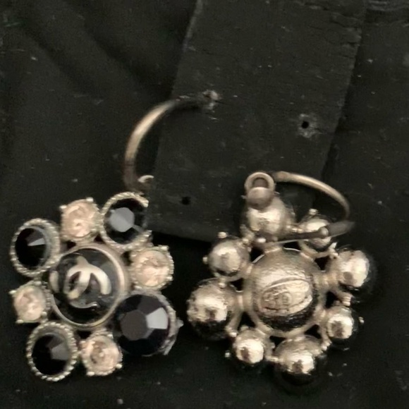 2008 Chanel earrings - Picture 2 of 3